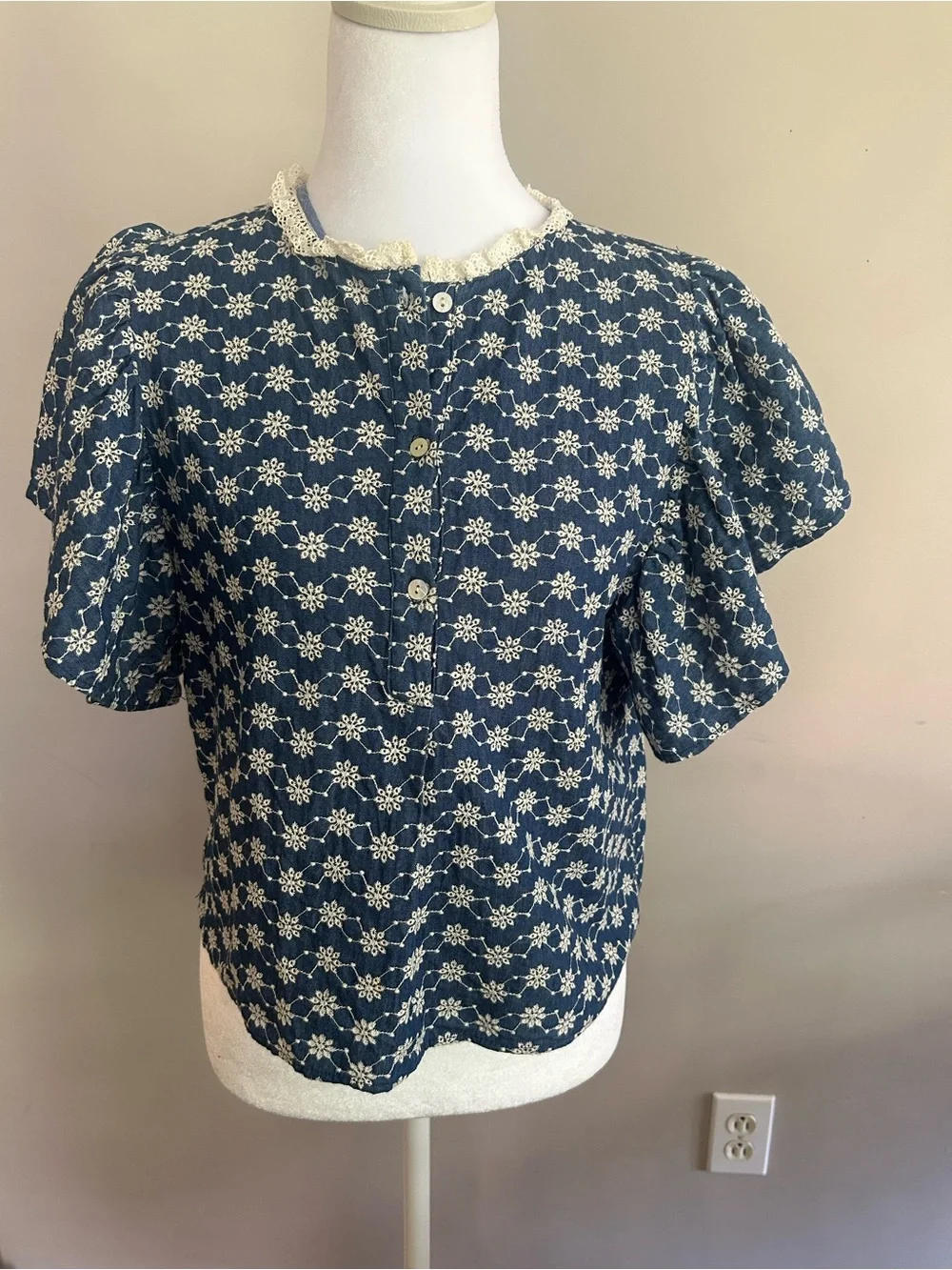 ZARA Navy Blue Floral Eyelet Daisy Embroidered Puff Sleeve Top with Lace Trim